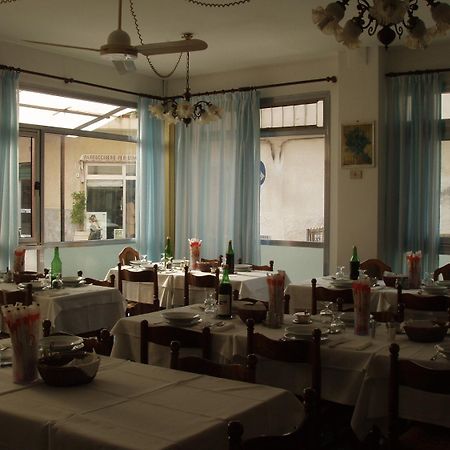 Hotel Aquilia Лайджелия Екстериор снимка
