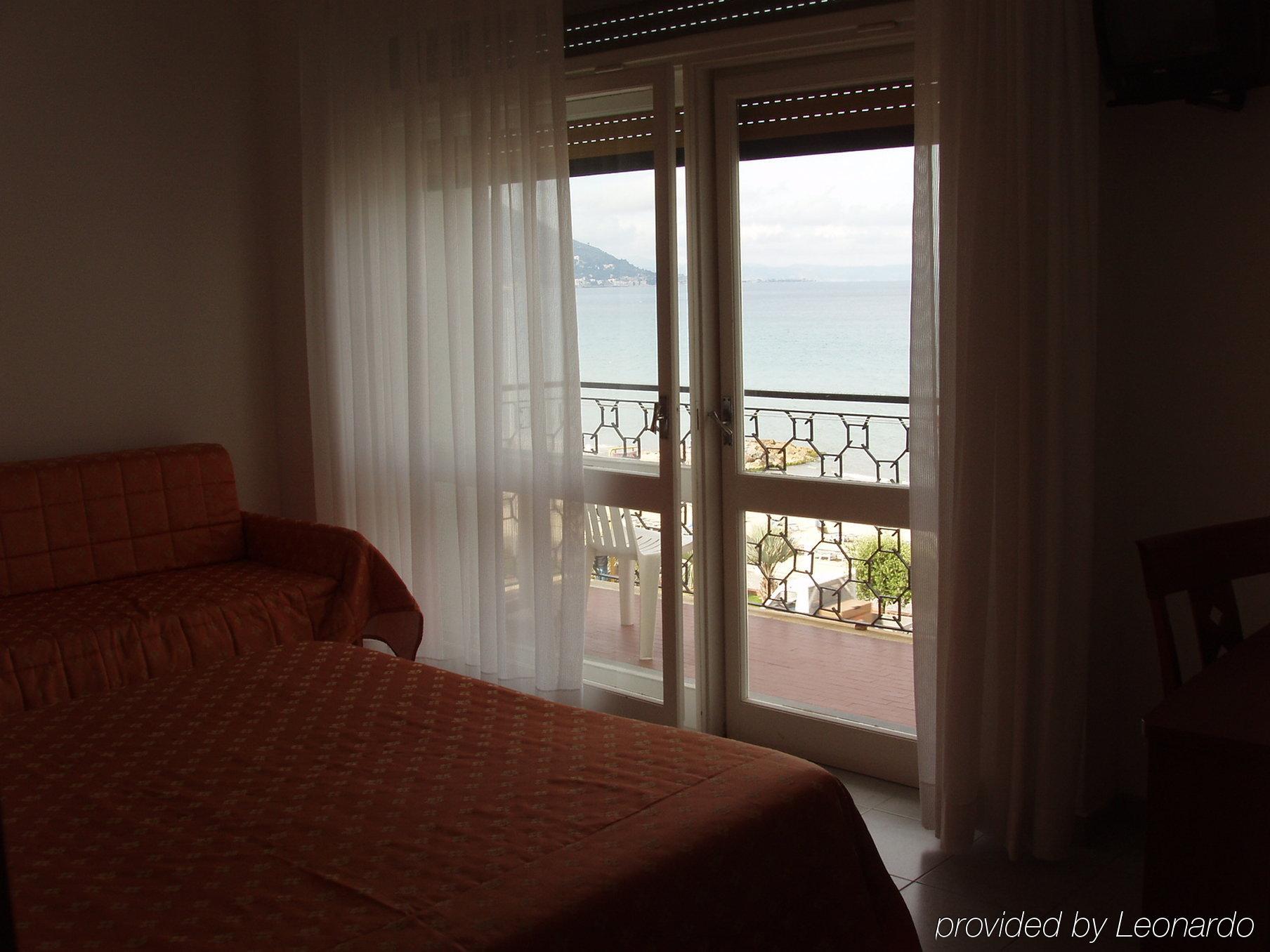 Hotel Aquilia Лайджелия Стая снимка