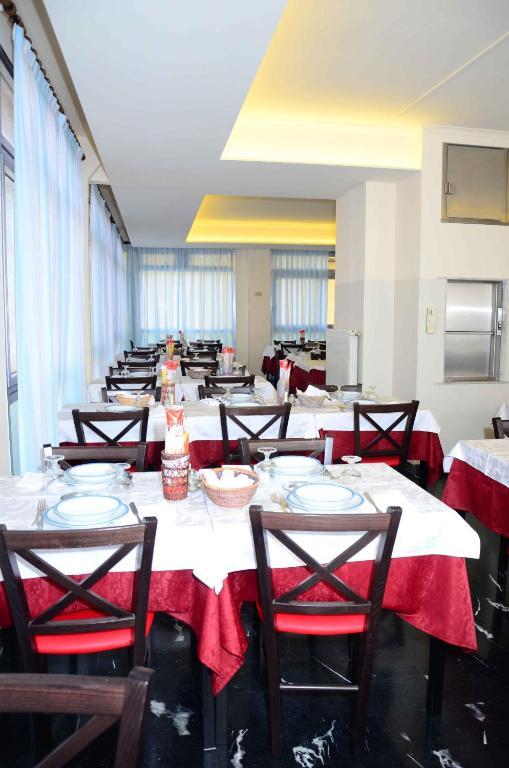 Hotel Aquilia Лайджелия Екстериор снимка