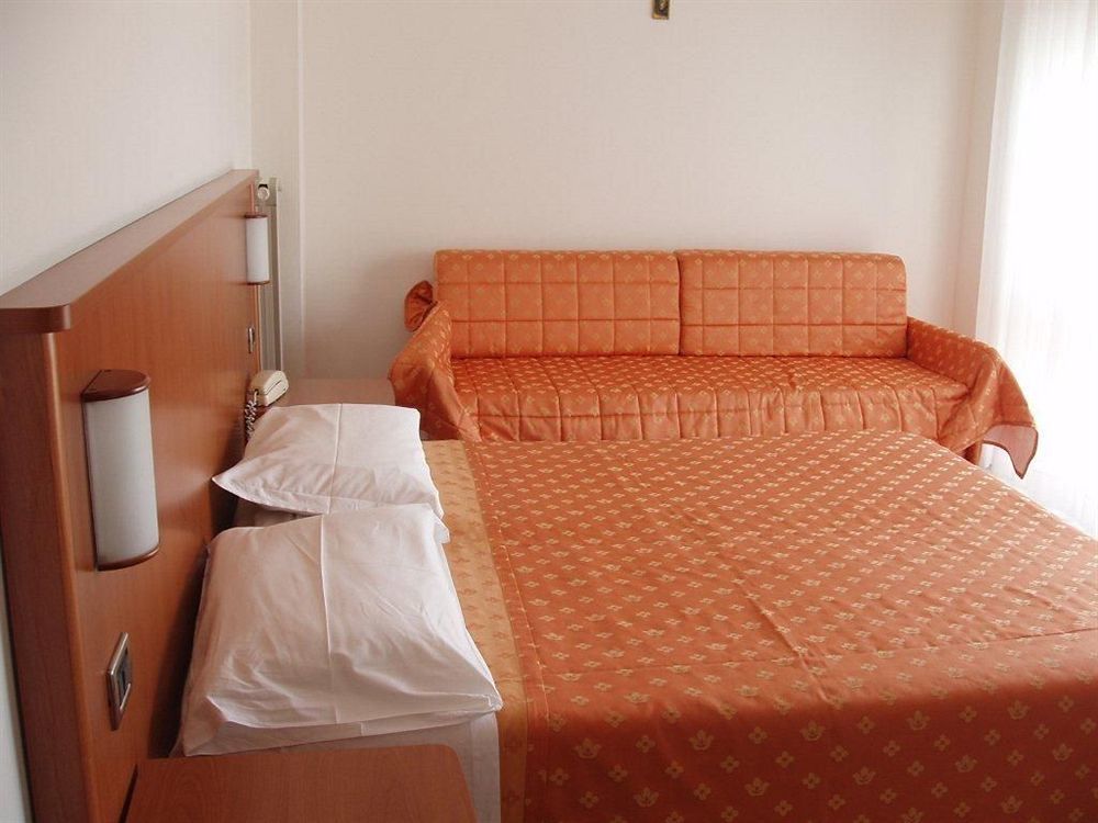 Hotel Aquilia Лайджелия Екстериор снимка