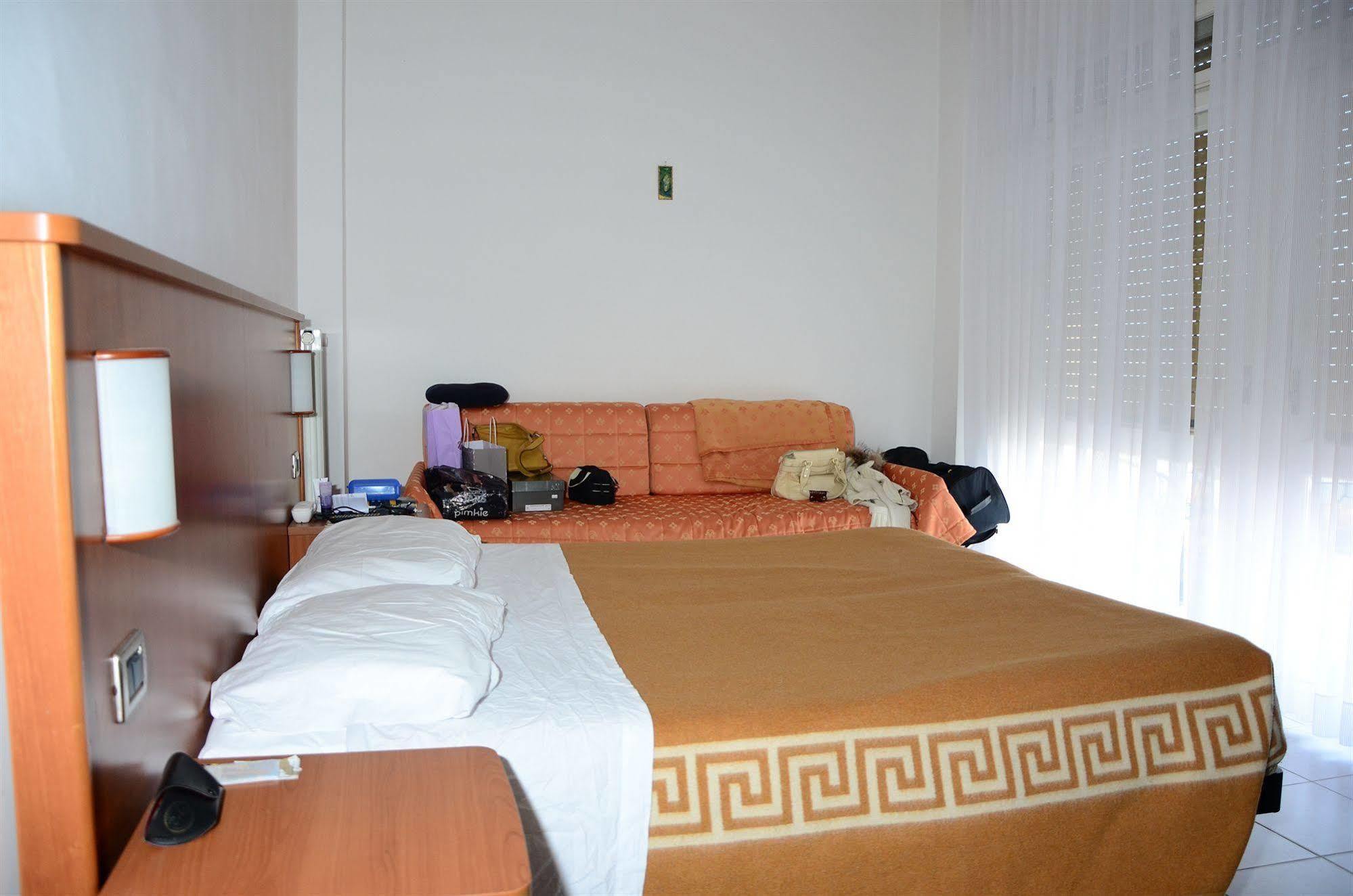 Hotel Aquilia Лайджелия Екстериор снимка