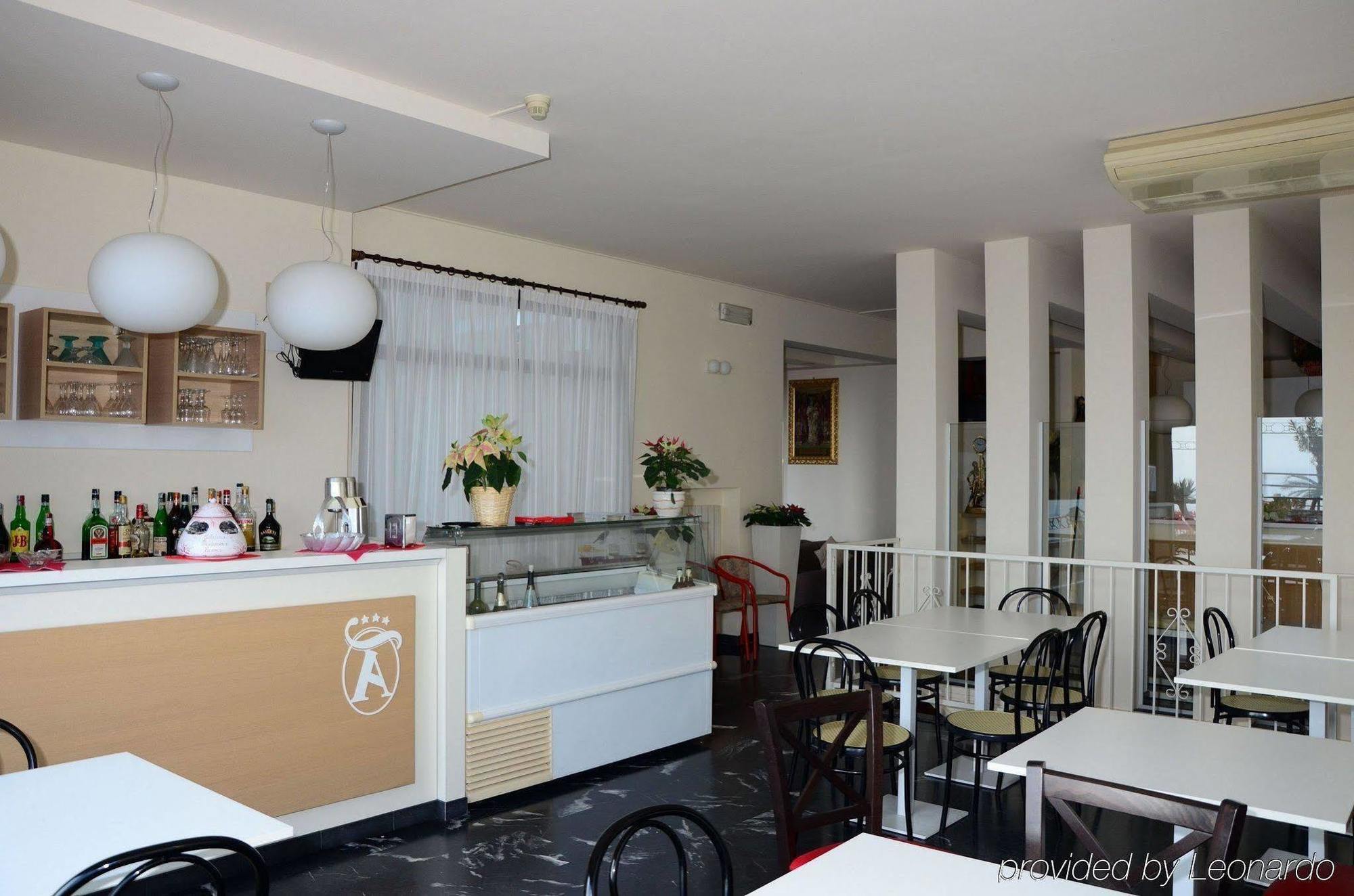 Hotel Aquilia Лайджелия Екстериор снимка