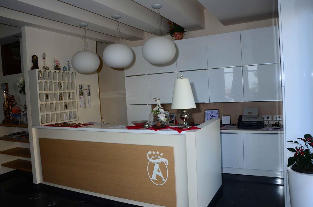 Hotel Aquilia Лайджелия Екстериор снимка
