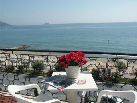 Hotel Aquilia Лайджелия Екстериор снимка